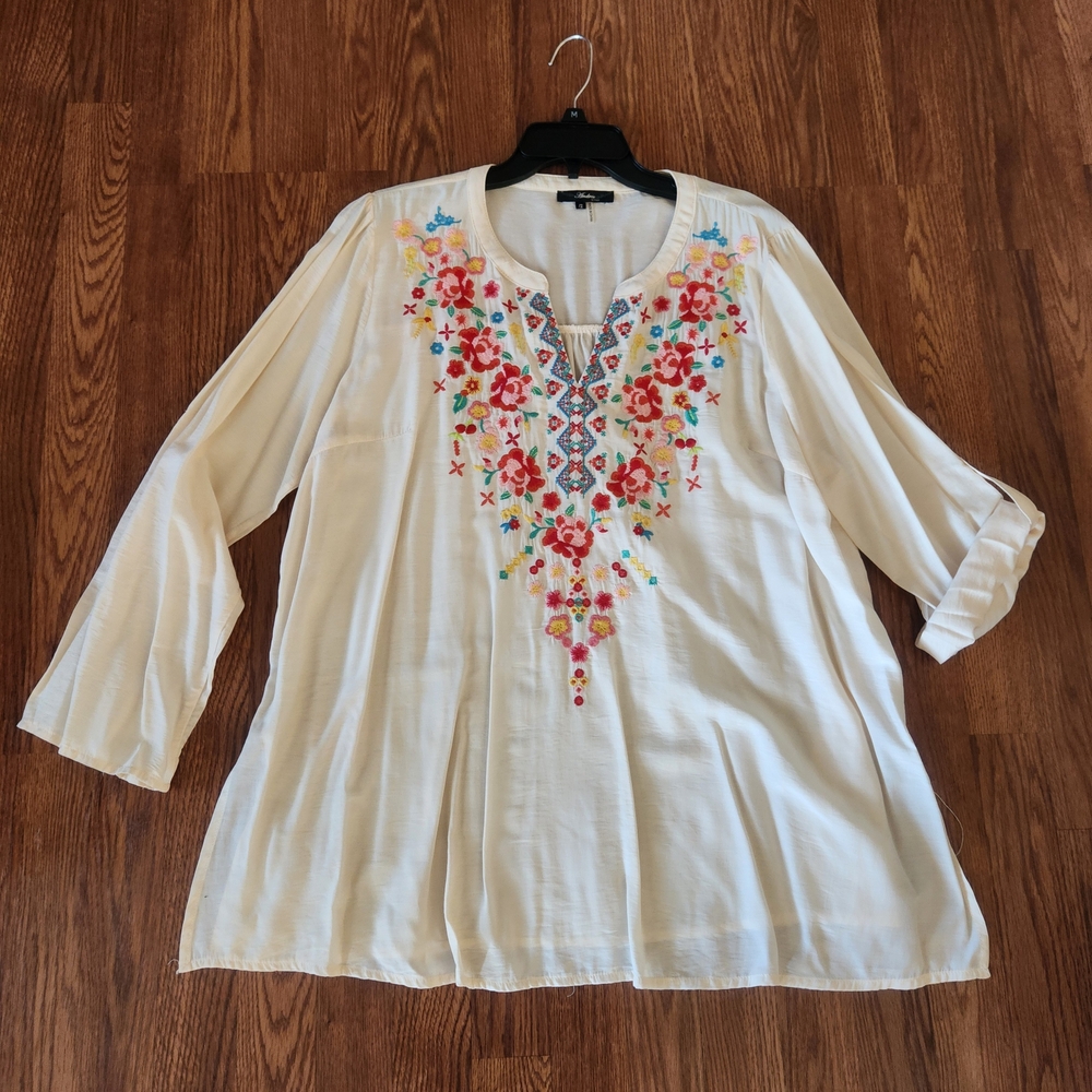 ANDREE BY UNIT Floral Embroidered Cream Tunic